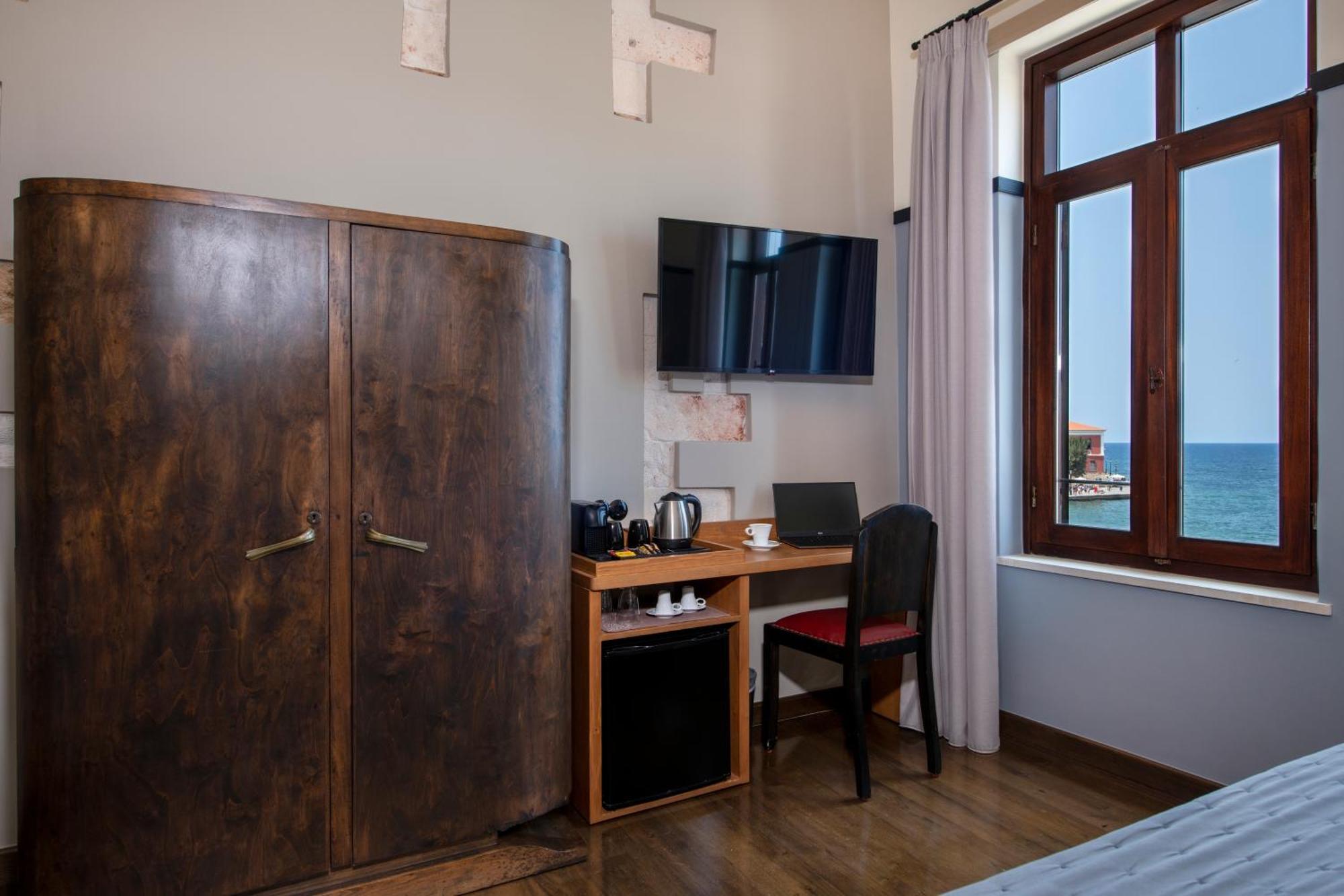 Mosaic Venetian Harbour Suites Chania  Exterior photo